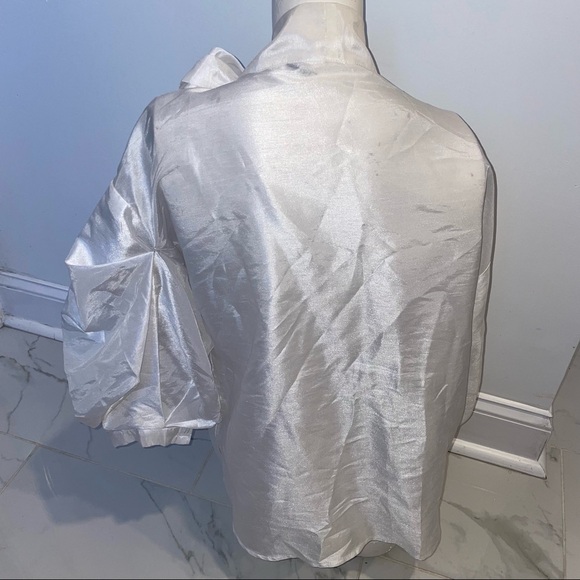 Satin avant-garde Bow top - Picture 2 of 6